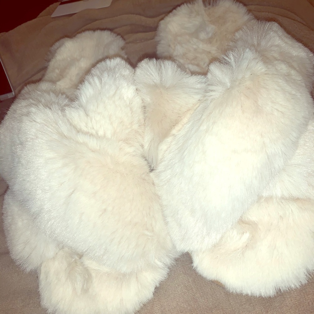 Light fluffy slippers